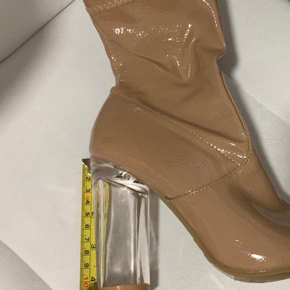 NWT faux leather clear heel bootie size 7 taupe - Picture 5 of 6
